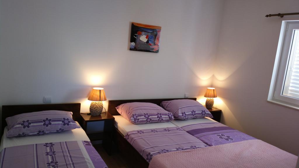 Apartments Fani Brela Pokoj fotografie