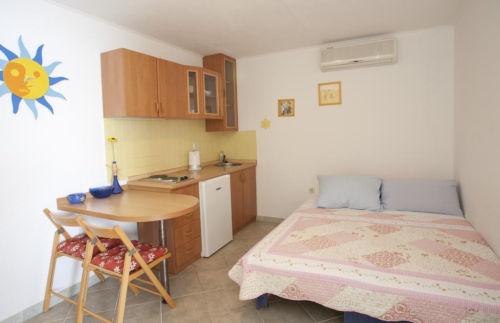 Apartments Fani Brela Pokoj fotografie