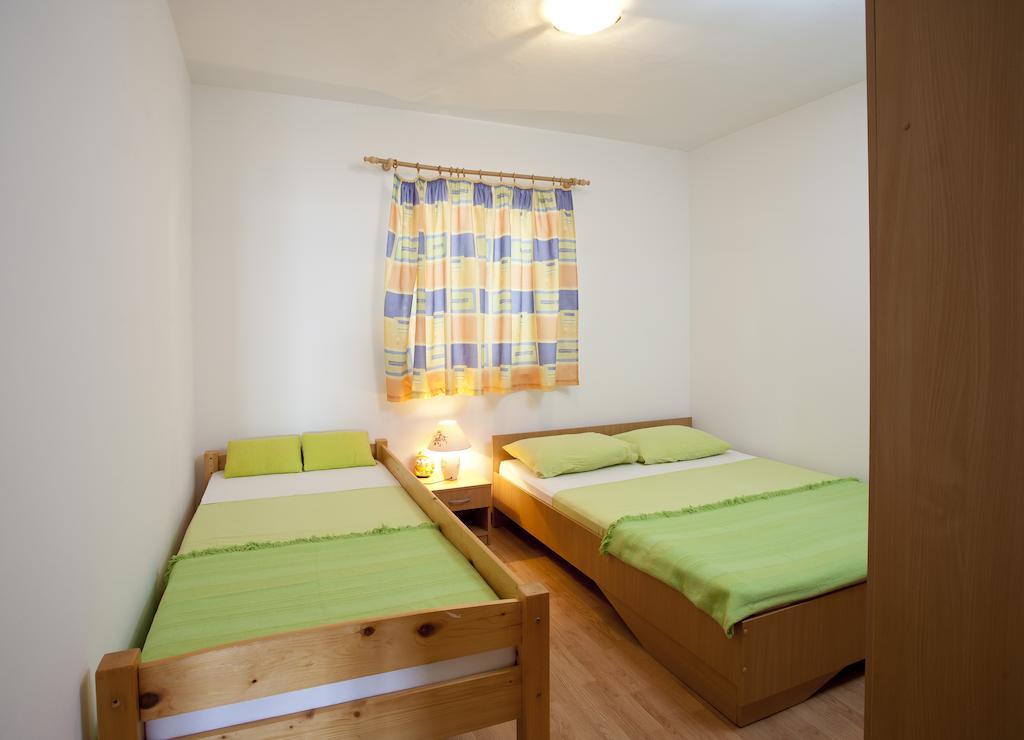 Apartments Fani Brela Pokoj fotografie