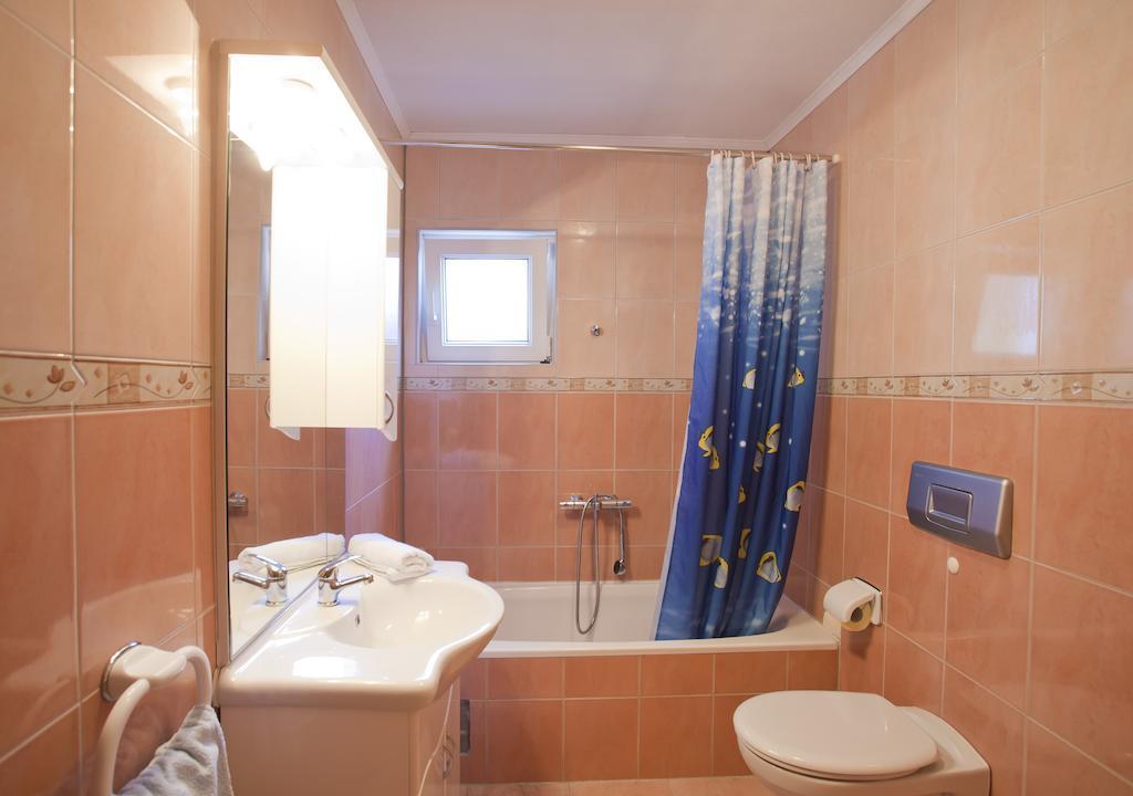 Apartments Fani Brela Pokoj fotografie