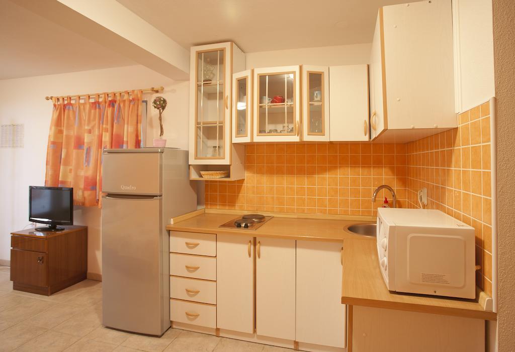 Apartments Fani Brela Pokoj fotografie