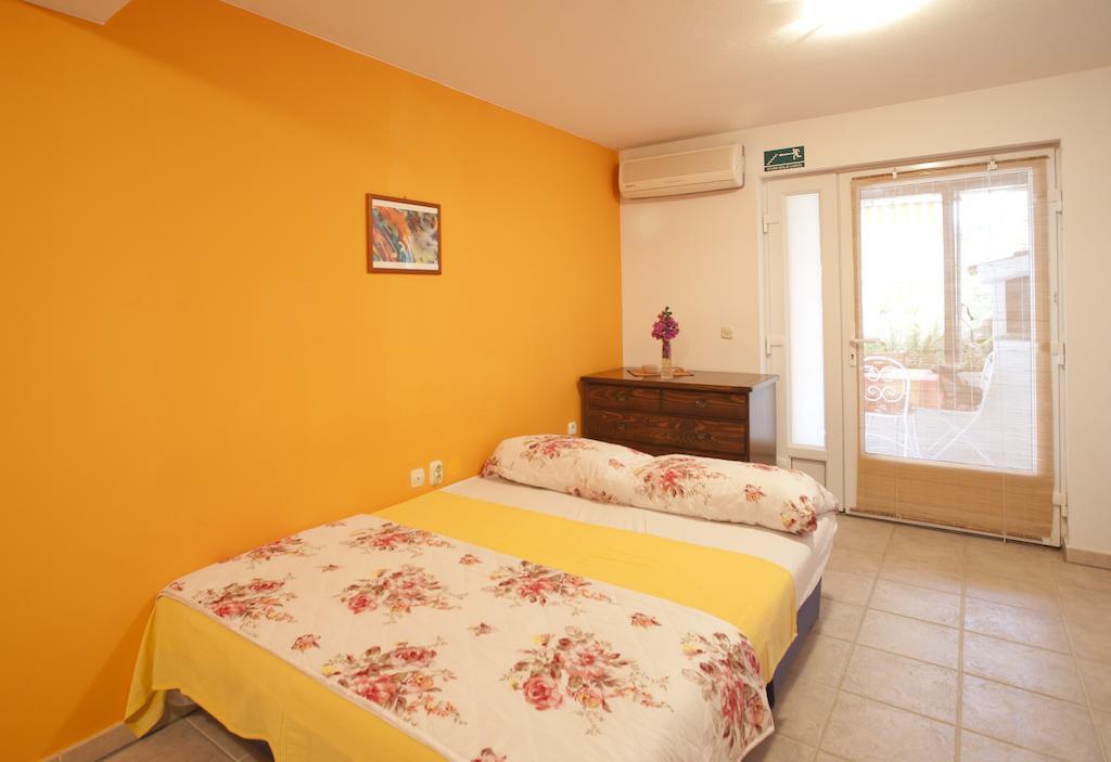 Apartments Fani Brela Pokoj fotografie