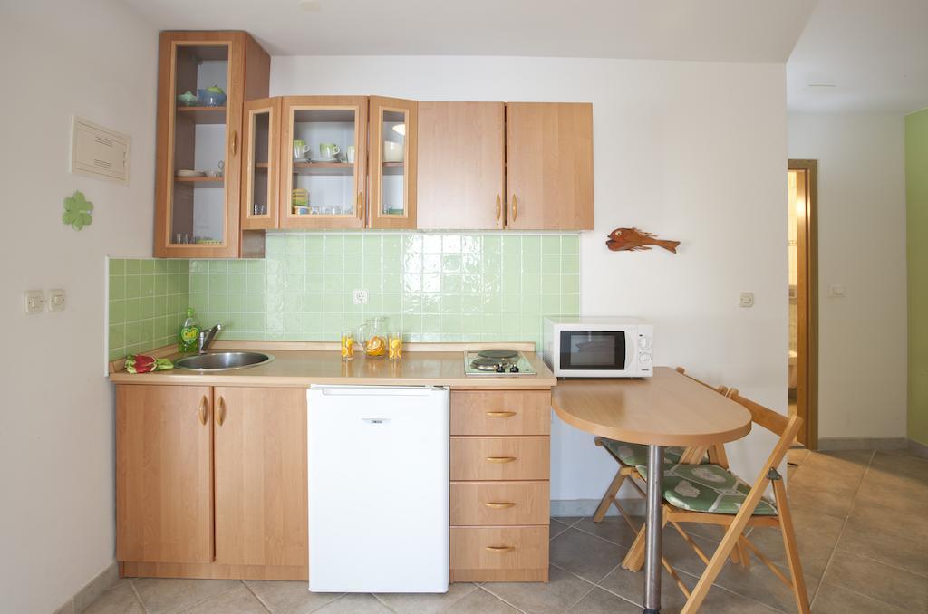 Apartments Fani Brela Pokoj fotografie