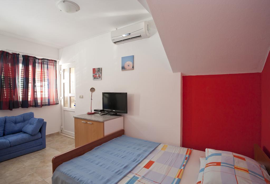 Apartments Fani Brela Pokoj fotografie