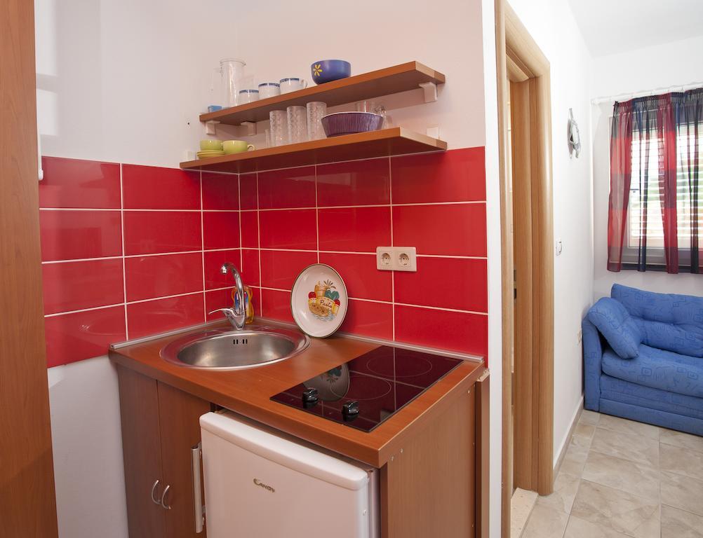 Apartments Fani Brela Pokoj fotografie