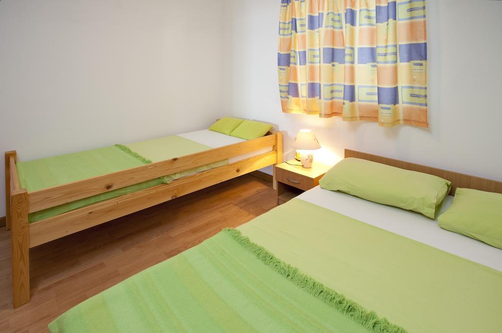 Apartments Fani Brela Pokoj fotografie